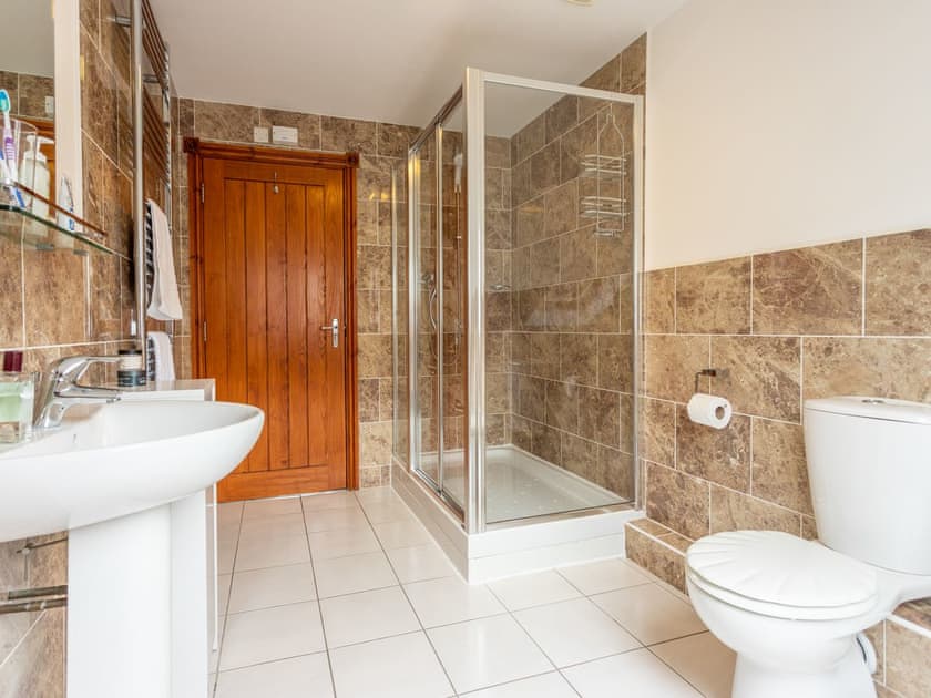 Shower room | Willow Cottage - Graiglwyd Springs Holiday Cottages, Penmaenmawr, near Conwy