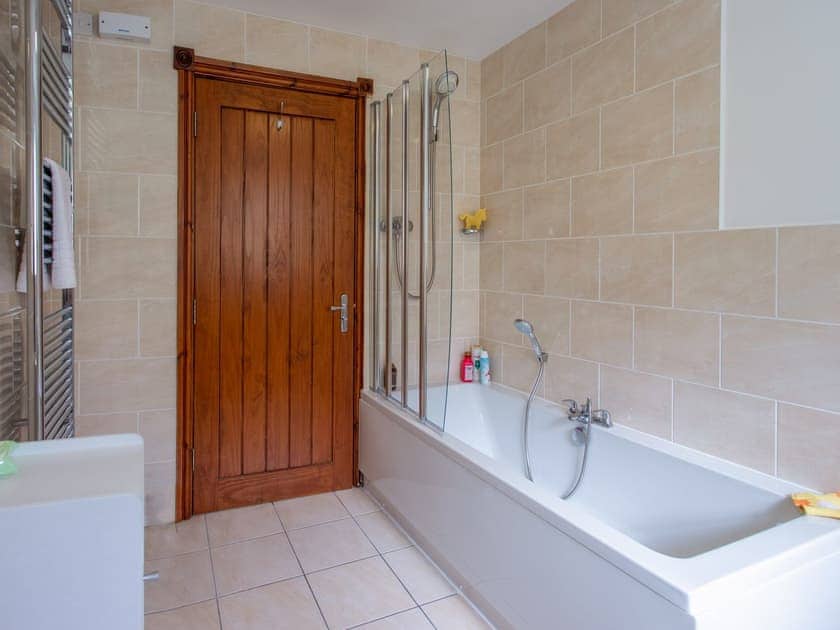 Bathroom | Willow Cottage - Graiglwyd Springs Holiday Cottages, Penmaenmawr, near Conwy