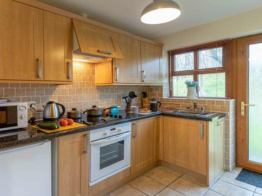 Kitchen | Yew Cottage - Graiglwyd Springs Holiday Cottages, Penmaenmawr, near Conwy