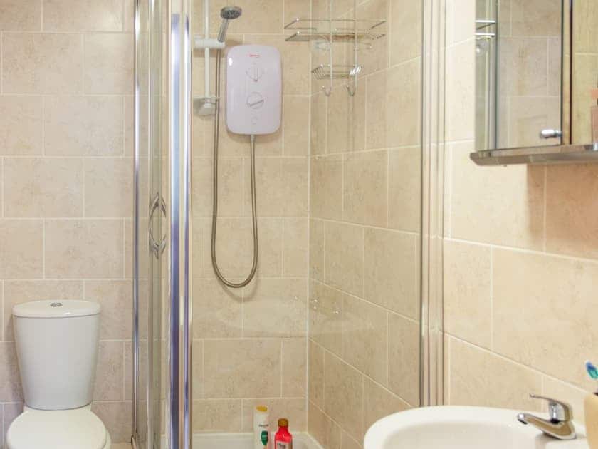 Shower room | Yew Cottage - Graiglwyd Springs Holiday Cottages, Penmaenmawr, near Conwy