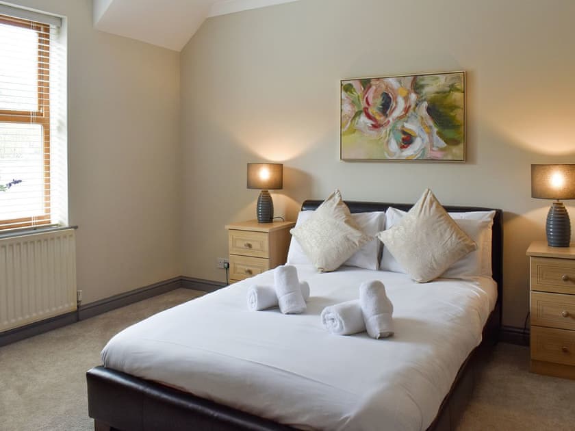 Double bedroom | Ty Fynnon Cottage - Graiglwyd Springs Holiday Cottages, Penmaenmawr, near Conwy