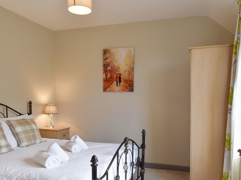 Double bedroom | Ty Fynnon Cottage - Graiglwyd Springs Holiday Cottages, Penmaenmawr, near Conwy