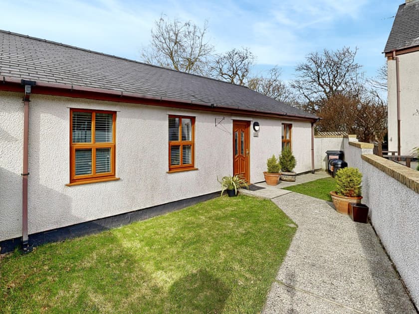 Exterior | Oak Cottage - Graiglwyd Springs Holiday Cottages, Penmaenmawr, near Conwy