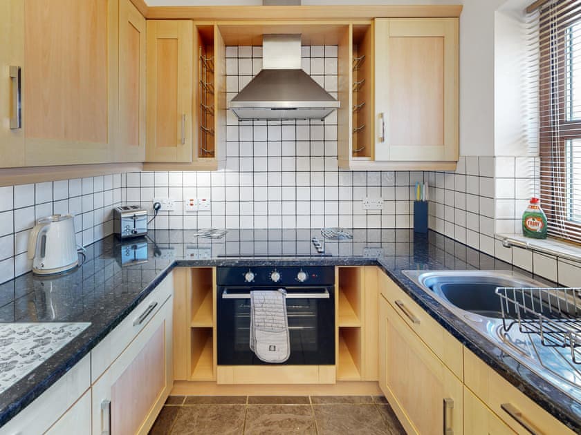 Kitchen | Oak Cottage - Graiglwyd Springs Holiday Cottages, Penmaenmawr, near Conwy