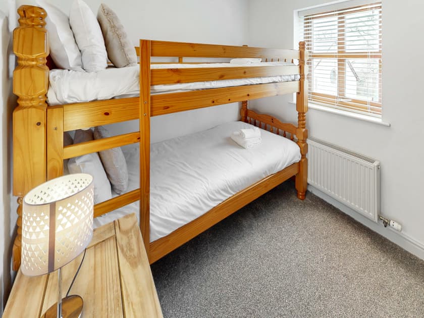 Bunk bedroom | Oak Cottage - Graiglwyd Springs Holiday Cottages, Penmaenmawr, near Conwy