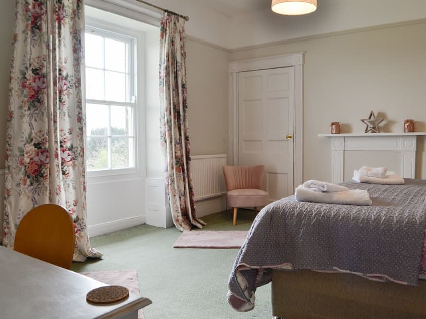 Double bedroom | Llansantffraed House, Hundred House, near Llandrindod Wells