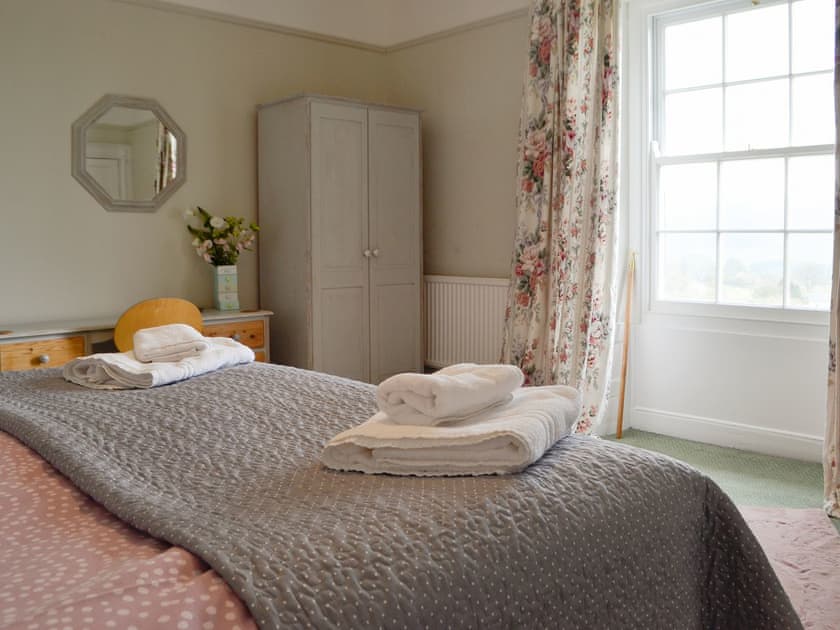 Double bedroom | Llansantffraed House, Hundred House, near Llandrindod Wells