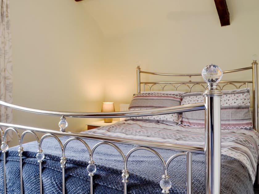 Double bedroom | Llansantffraed House, Hundred House, near Llandrindod Wells