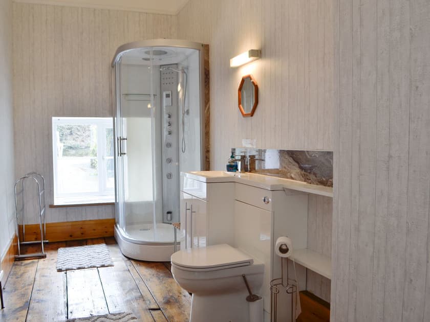 Shower room | Llansantffraed House, Hundred House, near Llandrindod Wells