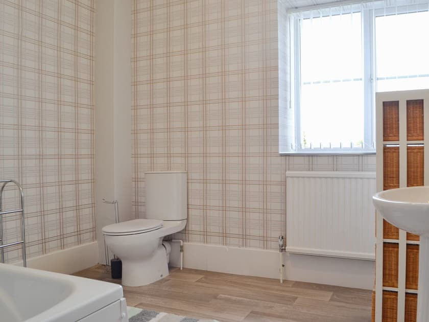 Bathroom | Llansantffraed House, Hundred House, near Llandrindod Wells