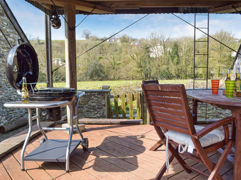 Sitting-out-area | Tynval, Bronwydd Arms