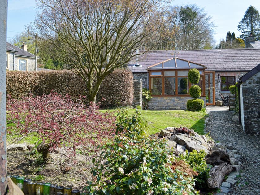 Garden | Tynval, Bronwydd Arms