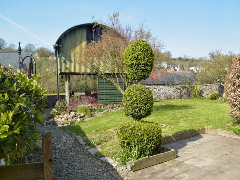 Garden | Tynval, Bronwydd Arms