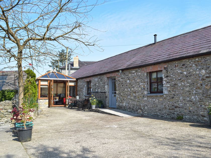 Exterior | Tynval, Bronwydd Arms