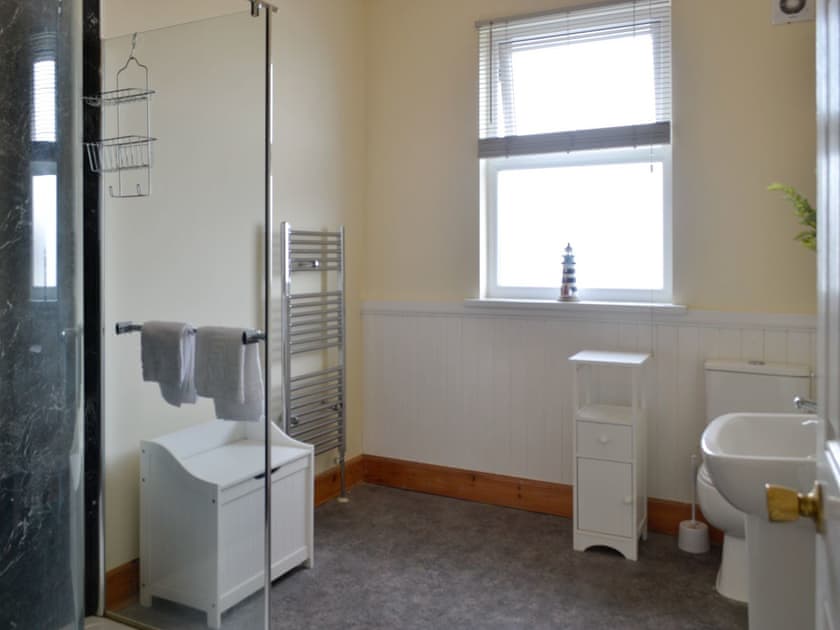 Shower room | Antrim Coastline View - Melvin Lodge Apartments, Portpatrick