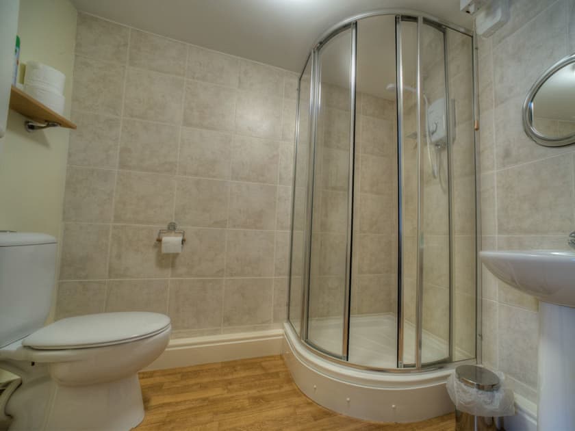 Shower room | Kings Head Cottage, Pickering