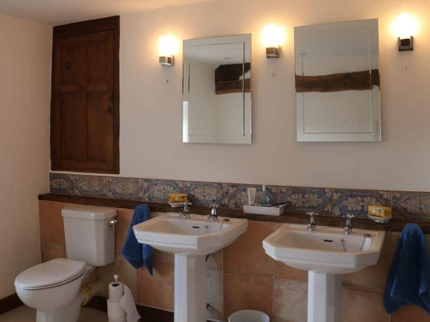 Bathroom | Tyn Y Coed Farm House, Colwyn Bay