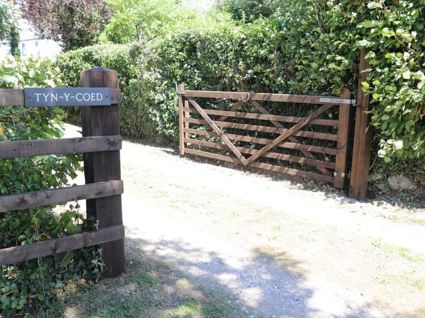 Entrance to the grounds | Tyn Y Coed Farm House, Colwyn Bay