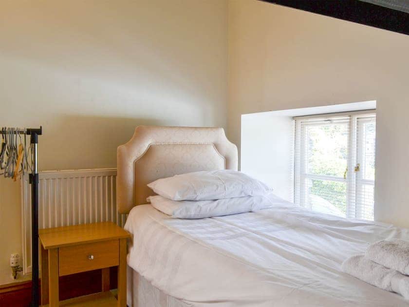 Twin bedroom | Biskey Burrow, Bowness-on-Windermere