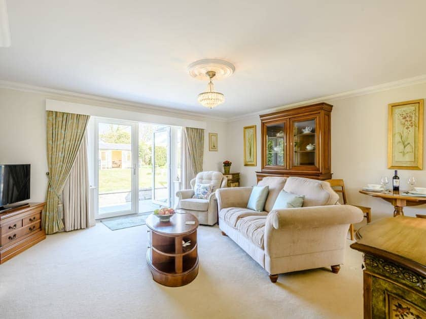 Living room/dining room | Holly Lodge, Hemsby