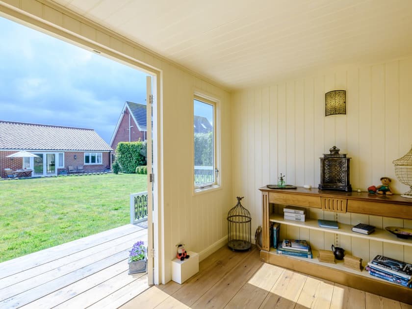 Summerhouse | Holly Lodge, Hemsby