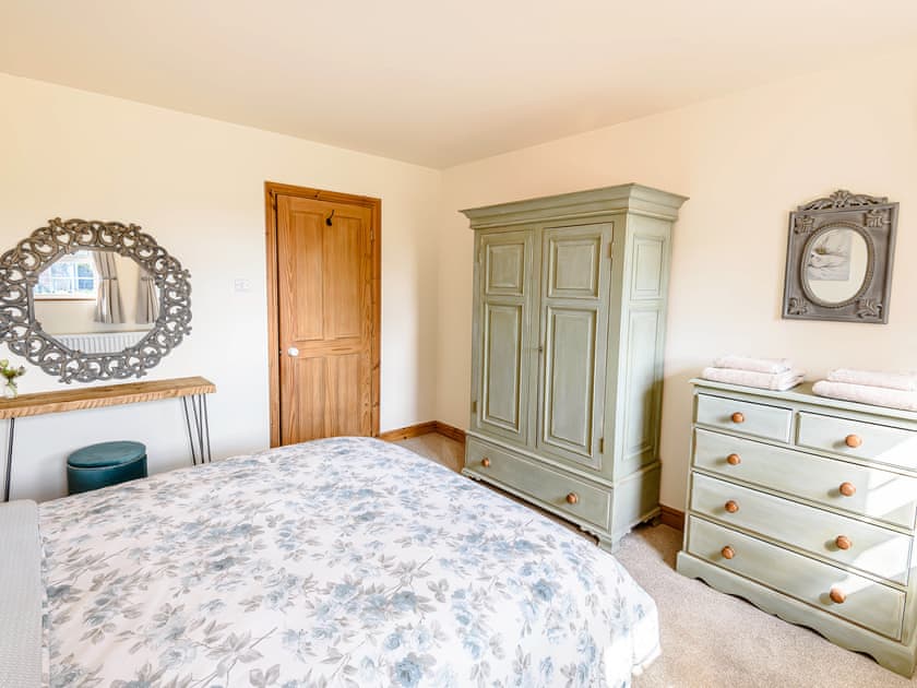 King size bedroom  | Lilium Cottage, North Somercotes