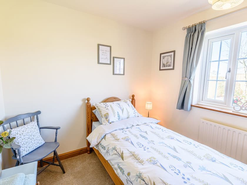Single bedroom | Lilium Cottage, North Somercotes