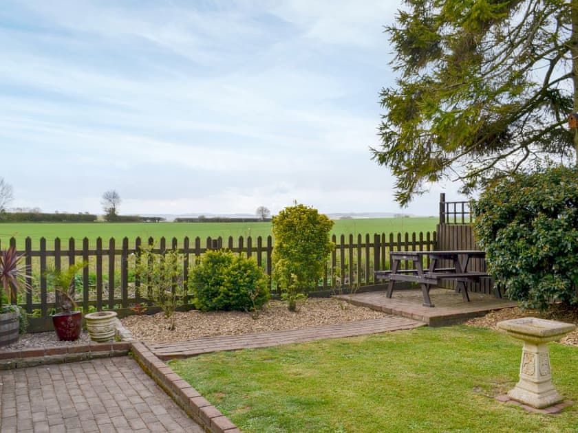Garden | Sunflower Holiday Cottage, Thoresthorpe, near Alford
