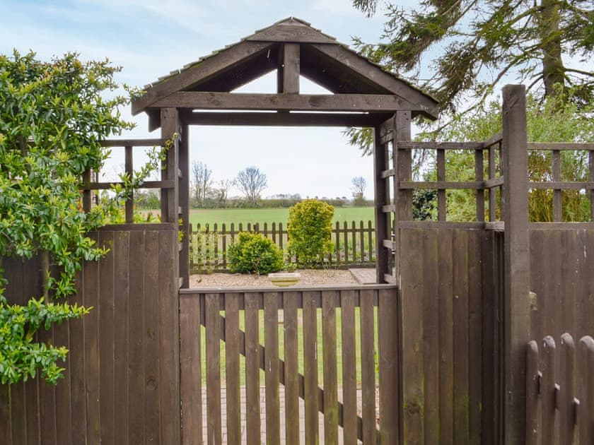 Garden | Sunflower Holiday Cottage, Thoresthorpe, near Alford