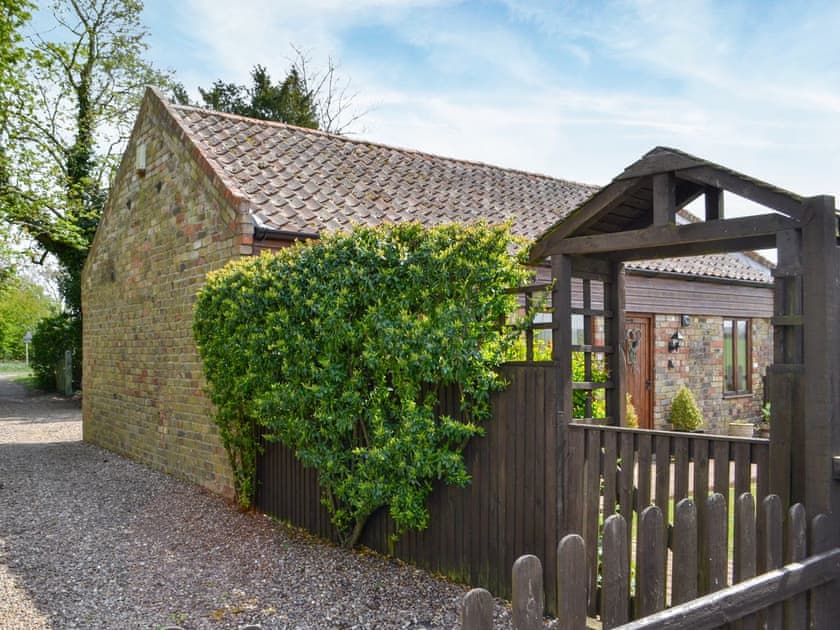 Exterior | Sunflower Holiday Cottage, Thoresthorpe, near Alford