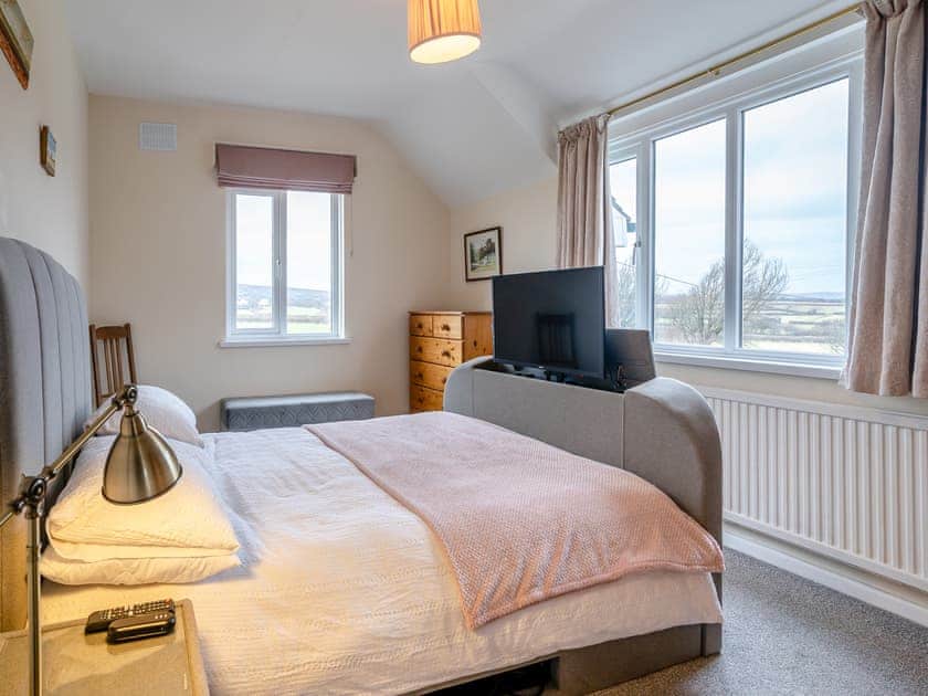 Double bedroom | Primrose Hill, Pilton, near Rhossili