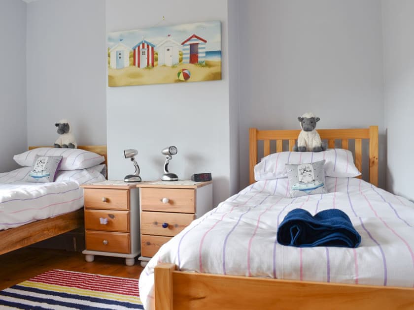 Twin bedroom | The Little House, Axmouth