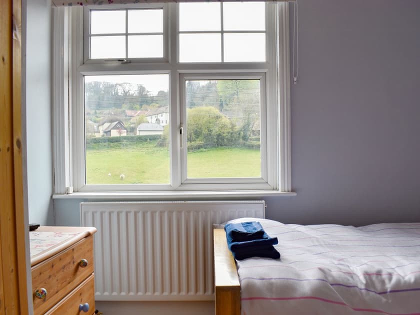Twin bedroom | The Little House, Axmouth