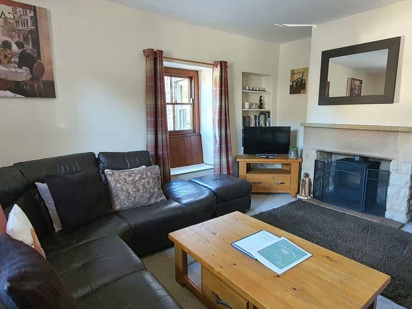 Living room/dining room | Barley Cottage - Wheatsheaf Cottages, Whatstandwell