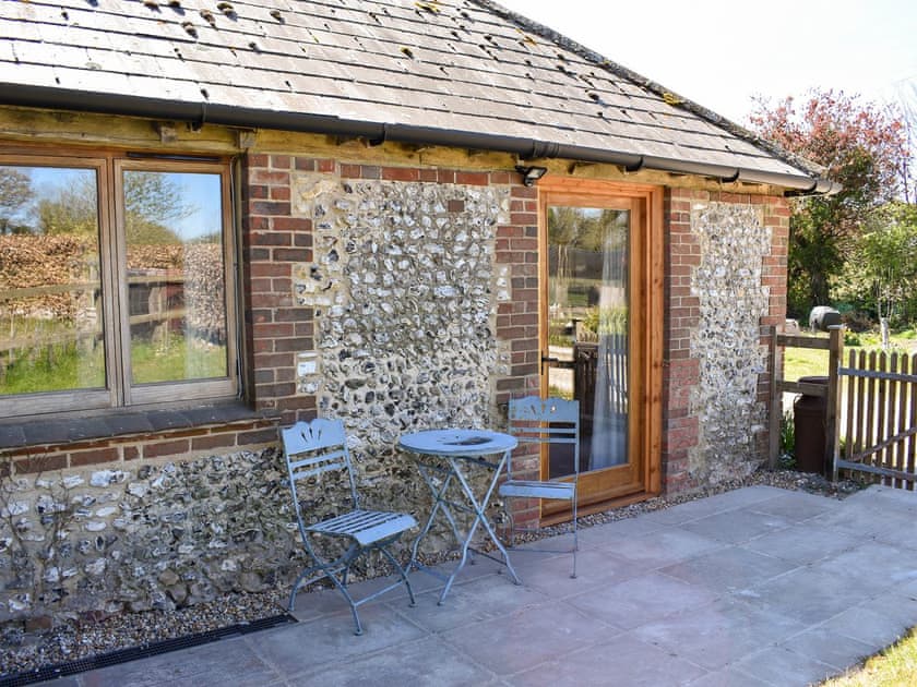 Sitting-out-area | The Plough Shed - Compton Farm Cottages, Compton, near Chichester