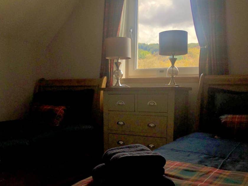 Twin bedroom | Clarinnes Cottage, Rowardennan