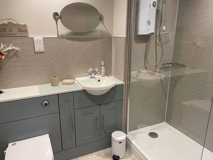 Shower room | Limetrees - Hewetson Court - Hewetson Court, Keswick