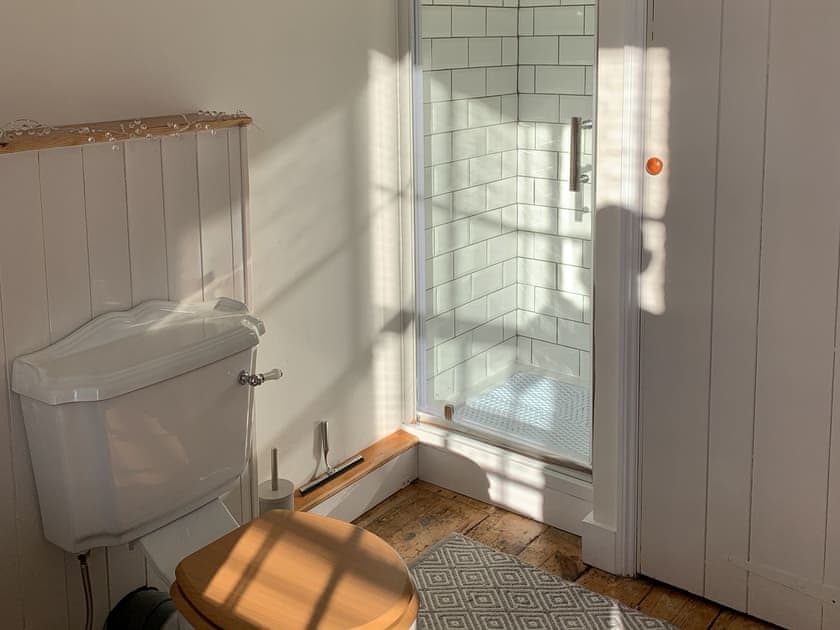 Bathroom | Gewans Farm Cottage, Tregorrick, near St Austell