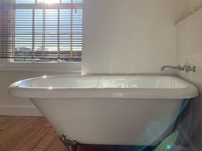Bathroom | Gewans Farm Cottage, Tregorrick, near St Austell