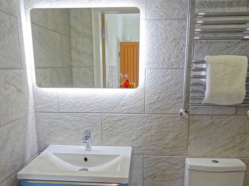 Shower room | Nautical - Seaside Llandudno, Llandudno