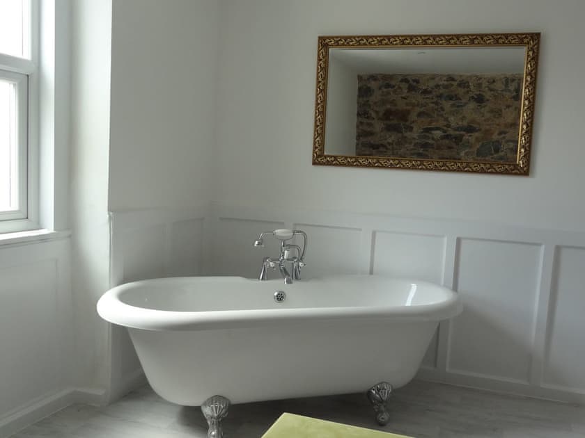 Master bedroom | Snowdon Retreat Villa, Llandudno