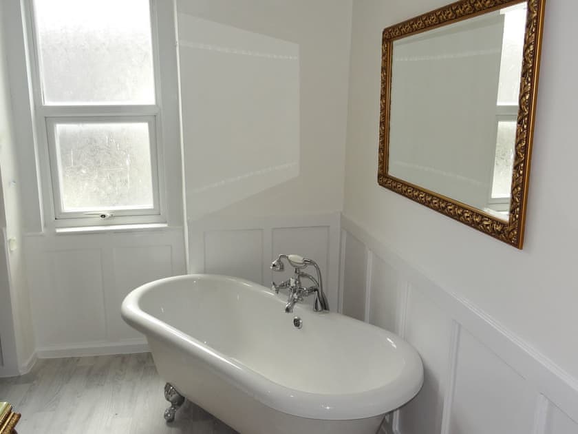 Master bedroom | Snowdon Retreat Villa, Llandudno