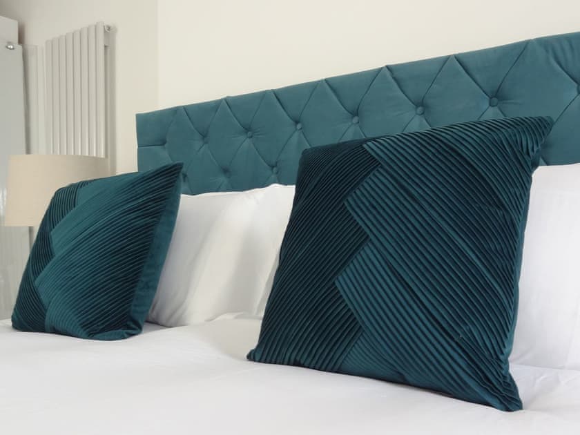 Master bedroom | Snowdon Retreat Villa, Llandudno