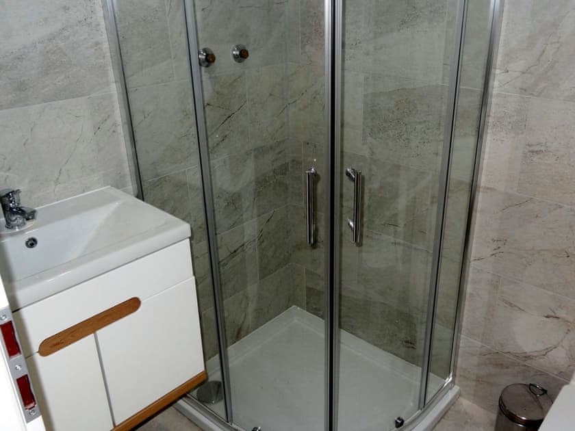 En-suite | Snowdon Retreat Villa, Llandudno
