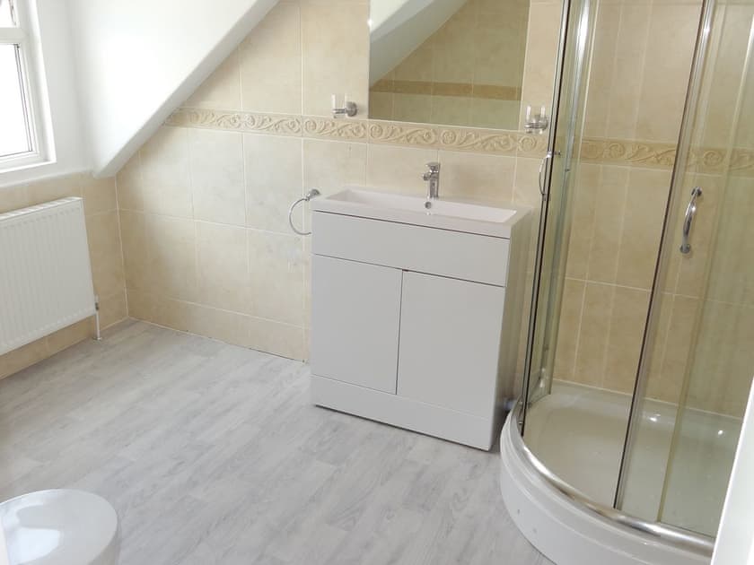 En-suite | Snowdon Retreat Villa, Llandudno