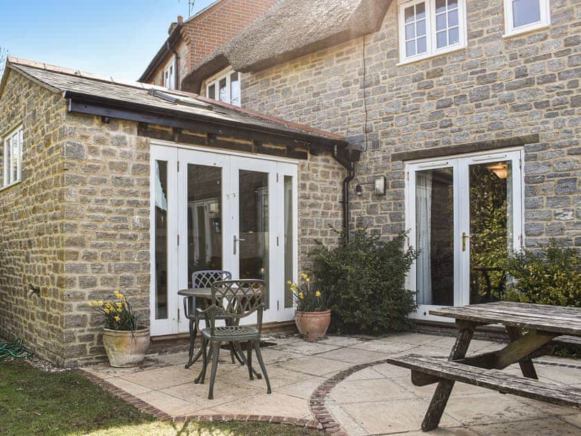 Sitting-out-area | Myrtle Cottage, Puncknowle