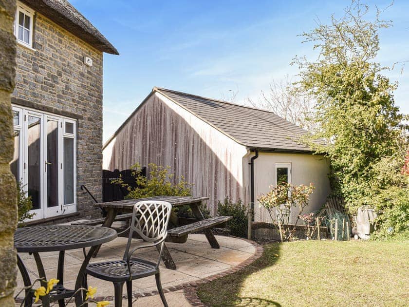 Sitting-out-area | Myrtle Cottage, Puncknowle