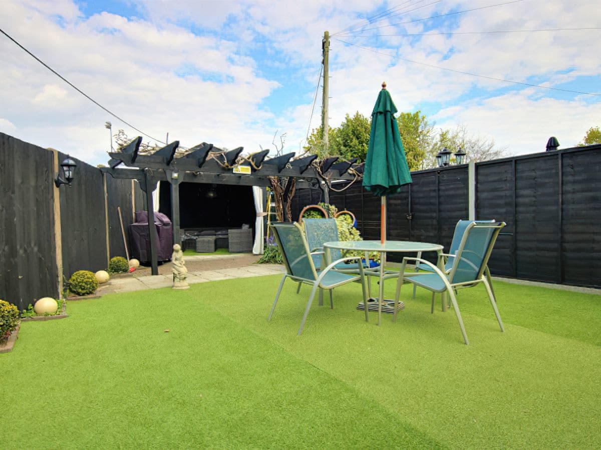 Irenic Lodges - Irenic Lodge 2 - Holiday Lodge in Southern England - Image 2