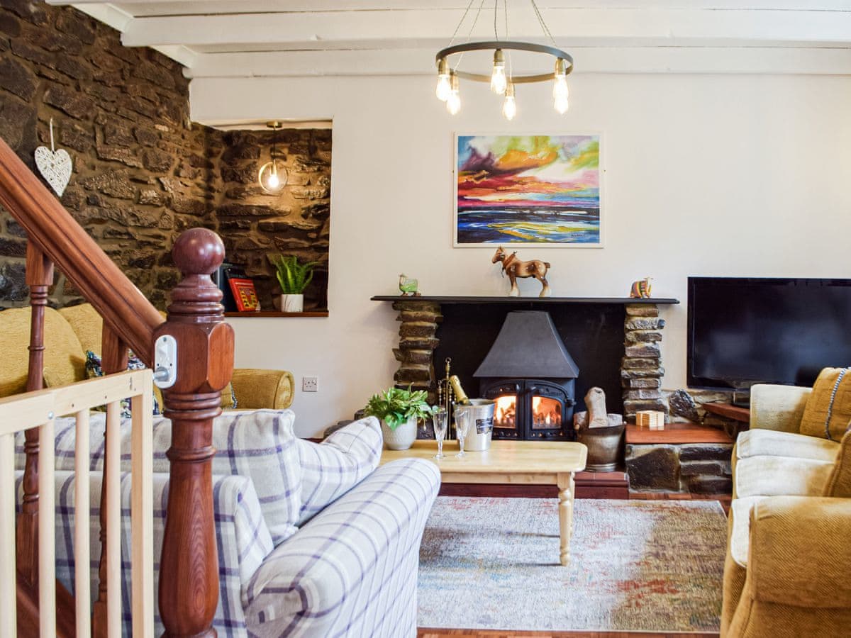 Ty Lewis Cottage