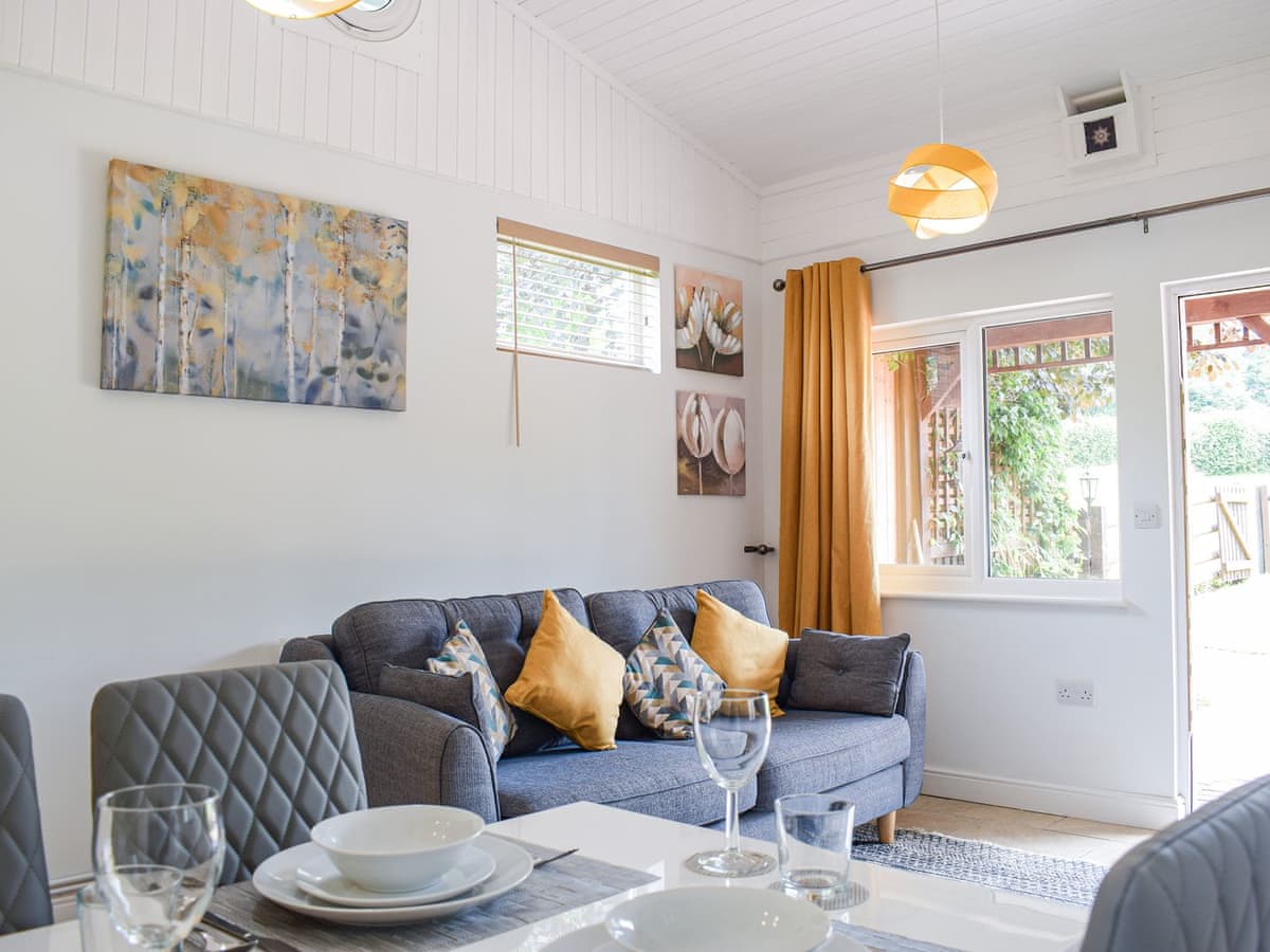 The Lodge at Forbury Cottage - Holiday lodge in Central England - Image 2